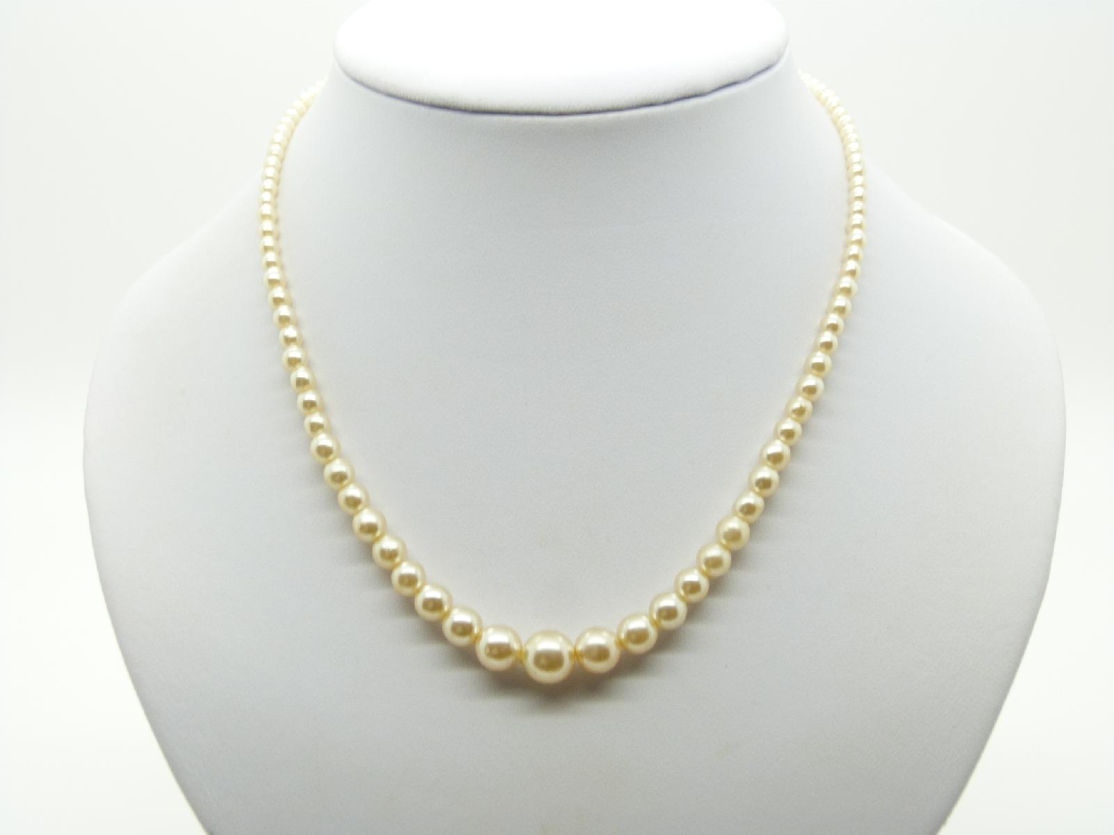 £10.00 - Vintage 30s Pretty Glass Faux Pearl Bead Graduating Necklace 65cms