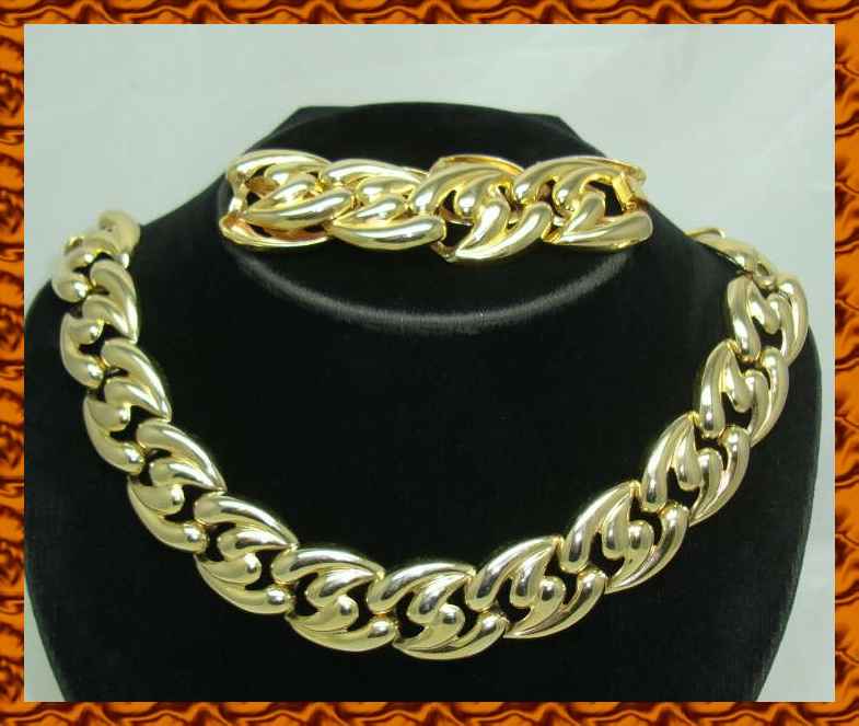 gold link necklace. Vintage 80s Chunky Gold Link