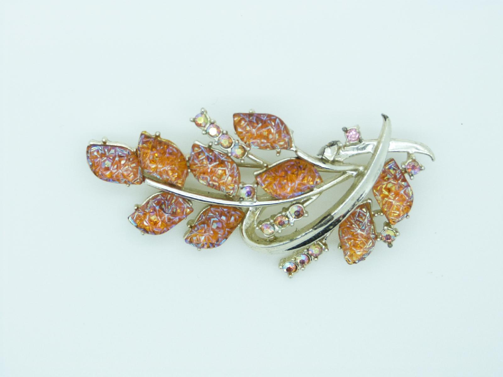£15.00 - Vintage 50s Orange Lucite and AB Diamante Floral Design Goldtone Brooch 