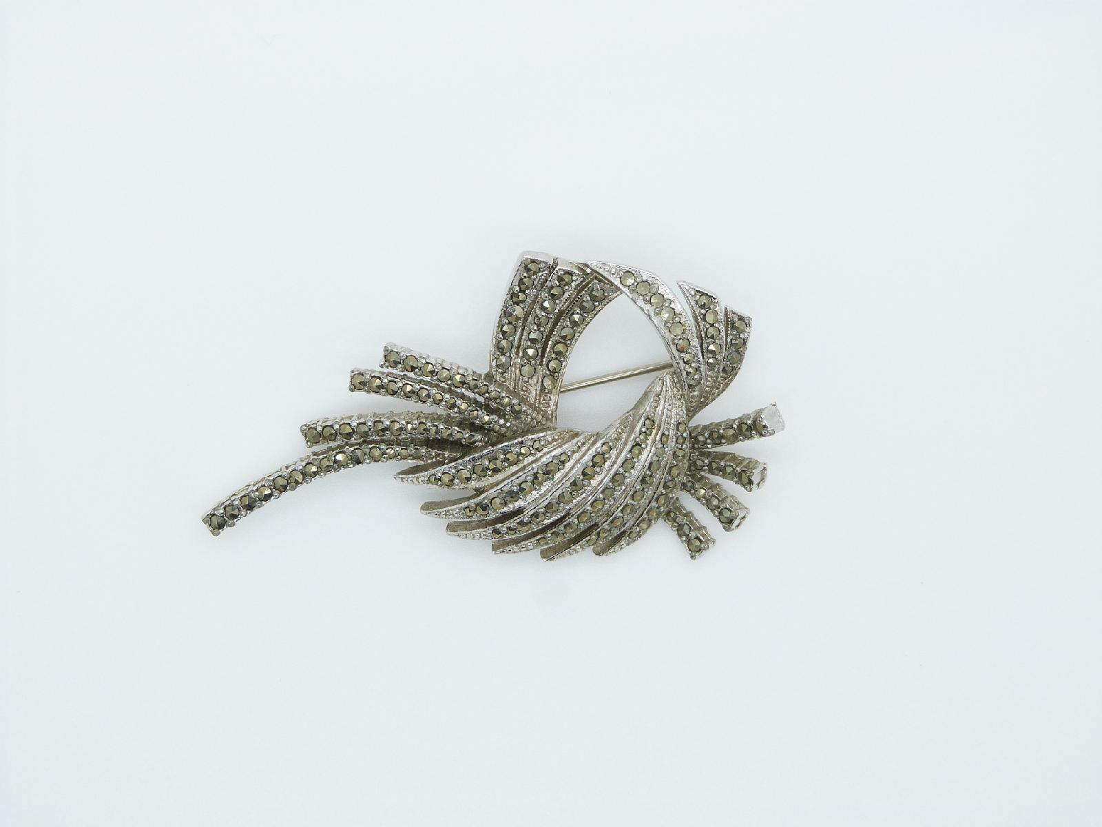 £20.00 - Vintage 40s Signed Sphinx Marcasite Floral Swirl Design Marcasite Brooch 