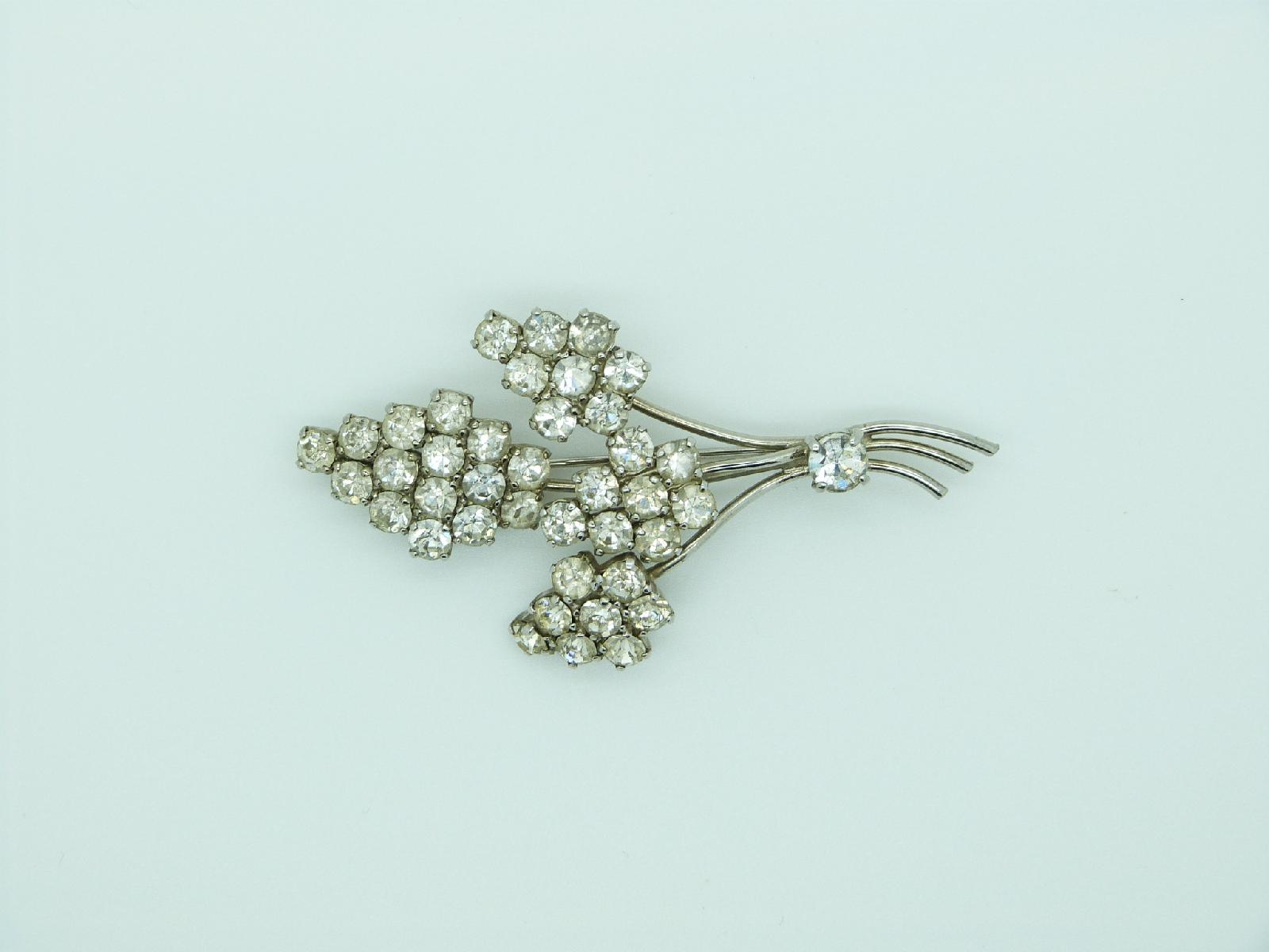 £18.00 - Vintage 50s Sparkling Diamante Floral Spray Silvertone Brooch 8cms
