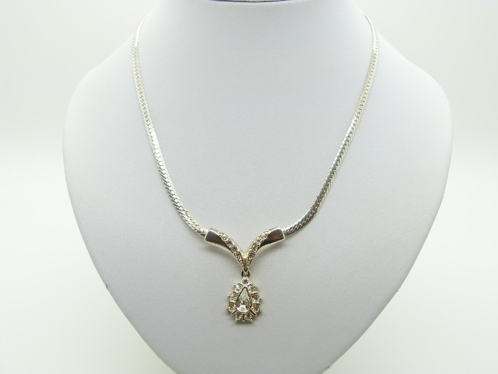 £12.00 - Vintage 80s Pretty Silvertone Snake Chain Diamante Dropper Pendant Necklace 