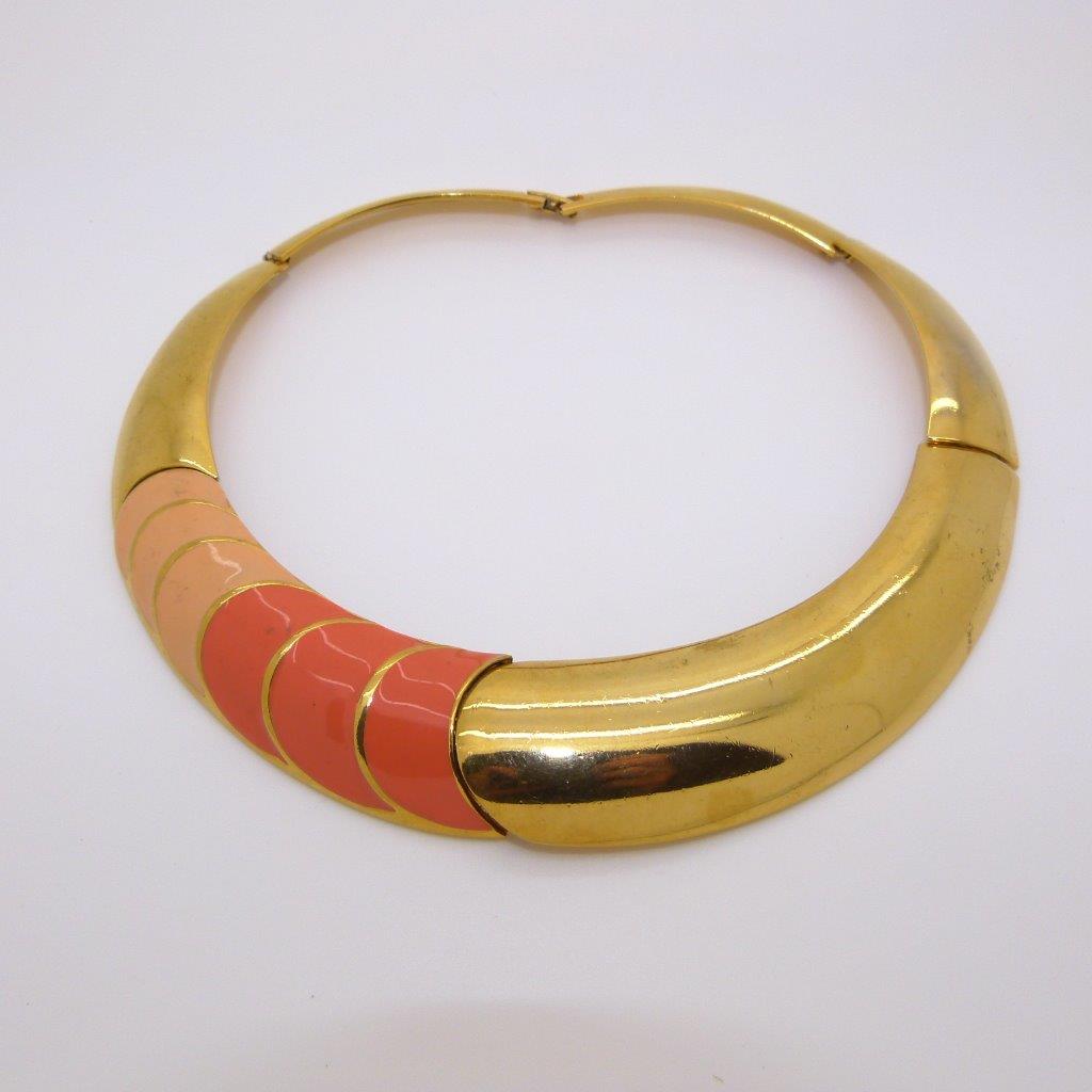 £24.00 - Vintage 1980s Designer Goldtone Peach Pink Enamel Collar Statement Necklace