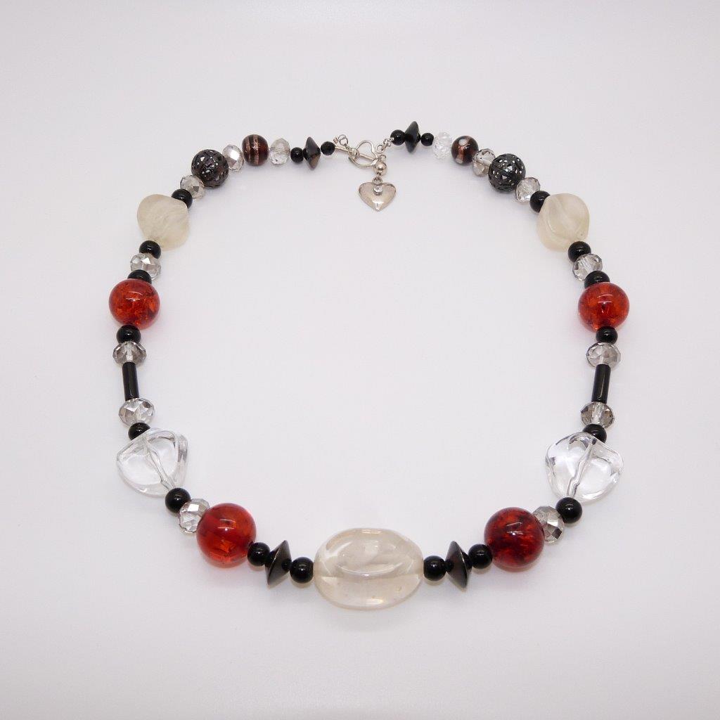 £15.00 - Beautiful Crystal Hear Red and Black Glass Necklace