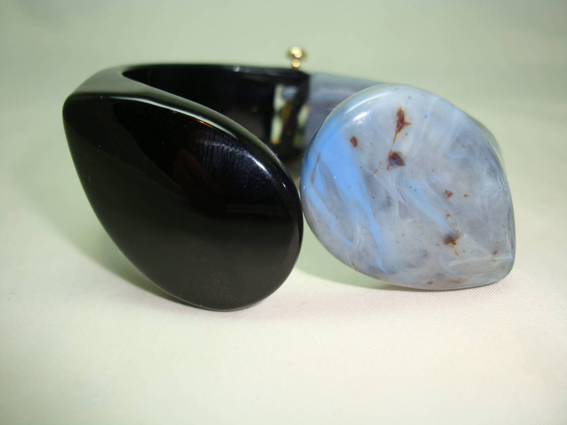 £36.00 - Stylish Jaeger Black & Grey Chunky Clamper Bangle Bracelet WOW!