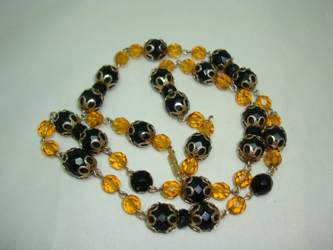 £27.00 - Vintage 50s Stunning Black  Glass and Citrine Crystal Bead Necklace