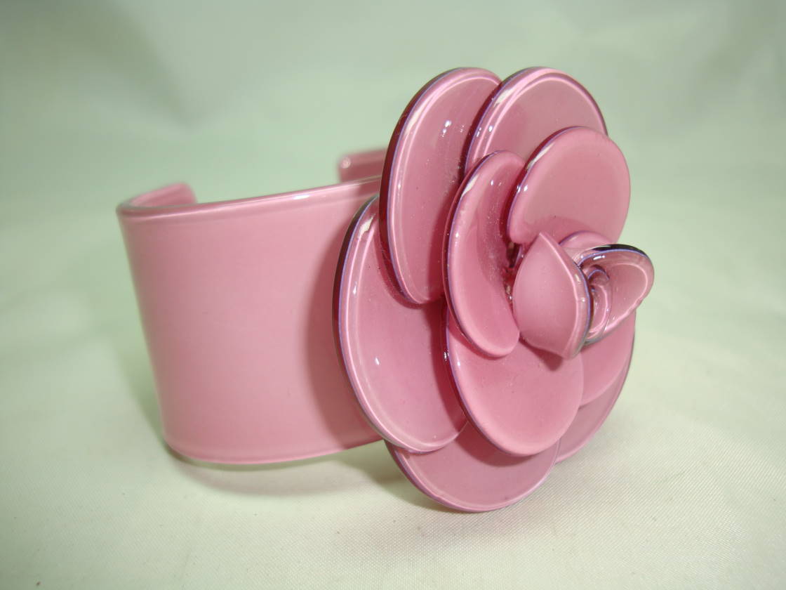 £10.00 - Vintage Inspired Chunky Plastic Big Baby Wide Pink Rose Flower Cuff Bangle