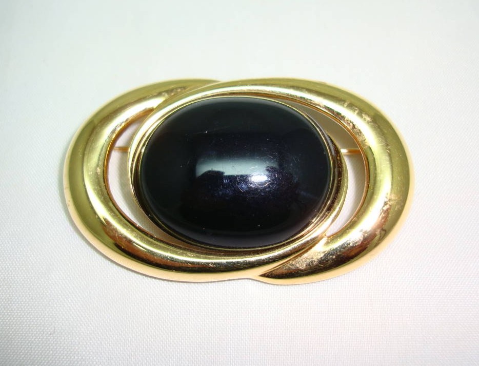 £14.00 - Vintage 80s Signed Monet Black Lucite Goldplated Oval Swirl Brooch