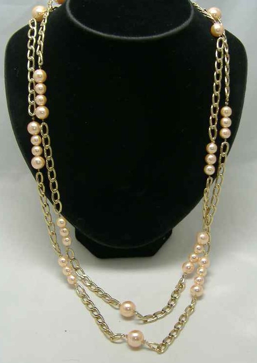£12.00 - 1980s 2 Row Pink Faux Pearl Bead & Gold Chain Necklace