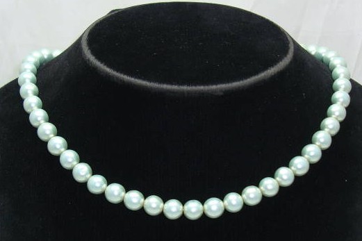 £11.00 - Vintage 50s Mint Green Glass Faux Pearl Bead Necklace