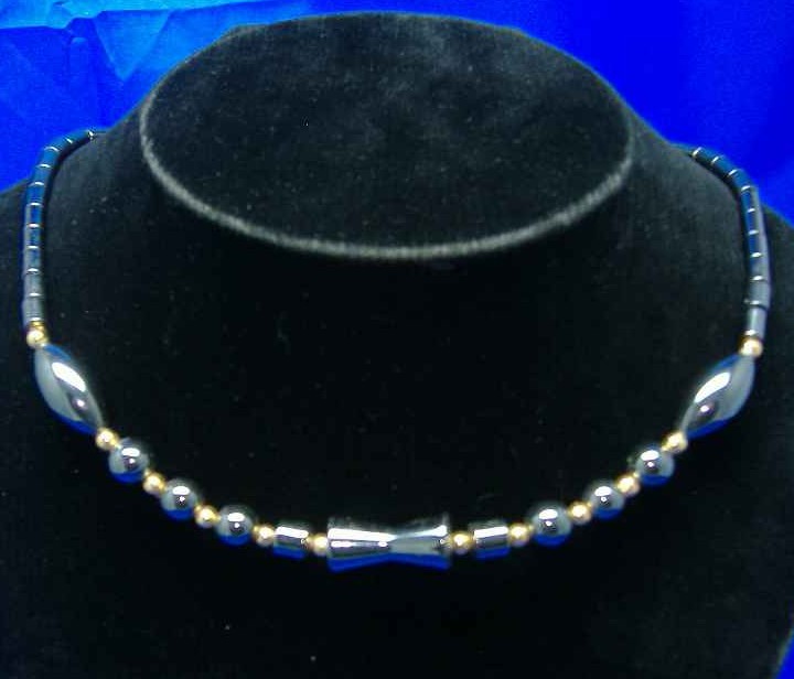 £12.00 - Vintage 80s Modernist Style Hematite & Gold Bead Choker Necklace