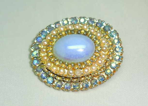 £14.00 - Vintage 50s Blue Glass & AB Diamante Pearl Oval Brooch