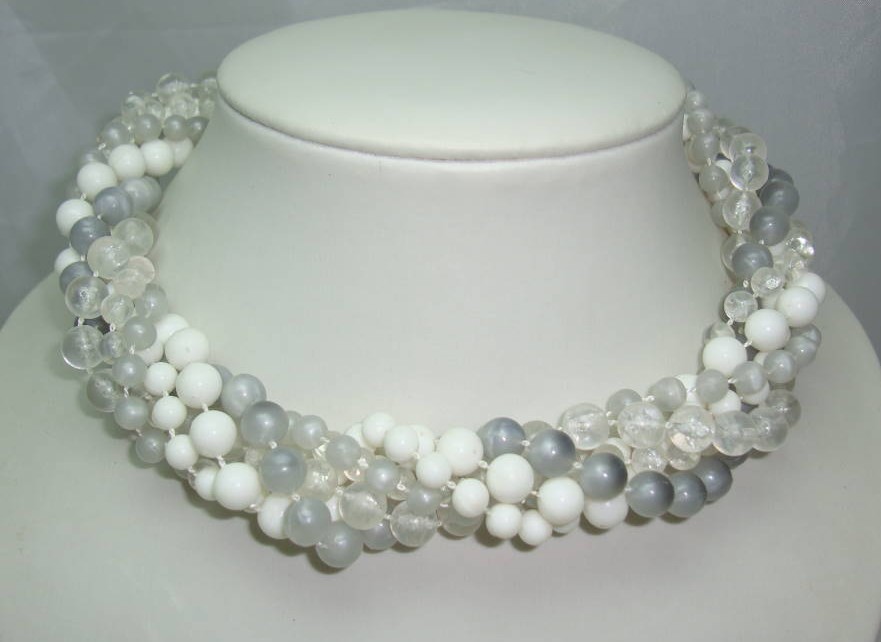 £12.00 - Vintage 50s 6 Row White Grey Clear Lucite Bead Necklace