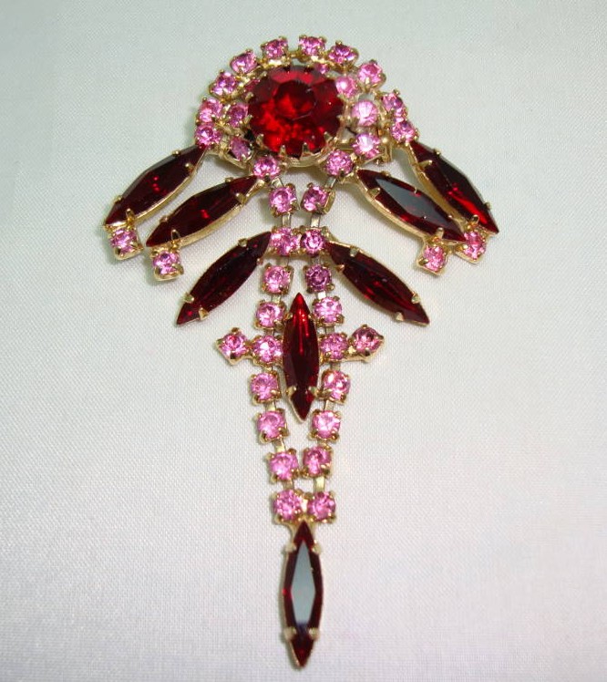 £19.00 - Vintage 50s Unusual Pink and Red Diamante Flower Dangle Drop Brooch