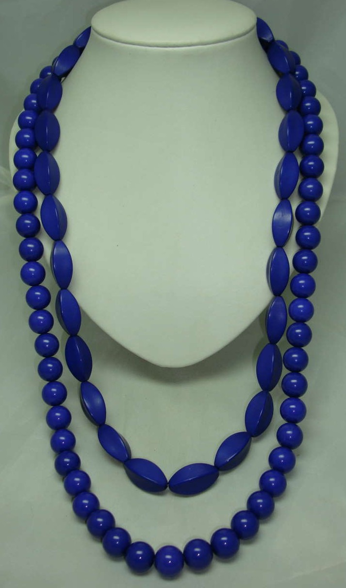 £17.00 - Chunky 1950s Style 2 Row Purple Lucite Bead Necklace 