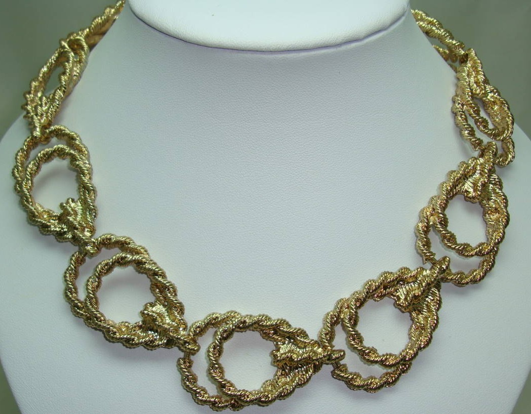 £34.00 - Vintage 80s Chunky Fancy Double Link Textured Gold Statement Necklace