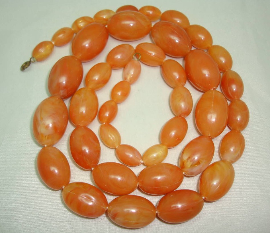 £22.00 - Vintage 70s Long Chunky Orange Lucite Marble Effect Bead Necklace Fab!
