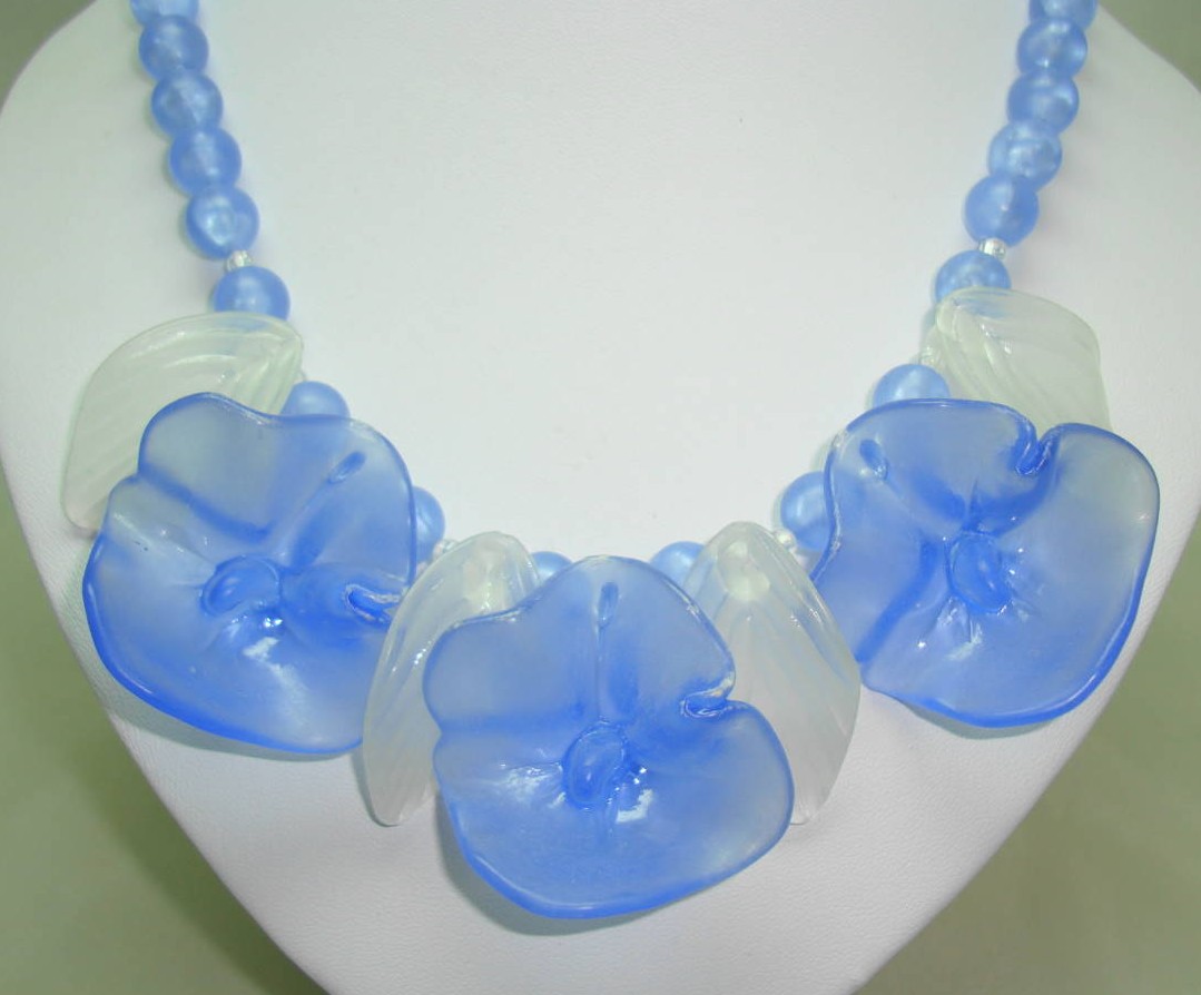 £40.00 - 1970s Amazing Chunky Blue and Clear Lucite Flower Statement Necklace 