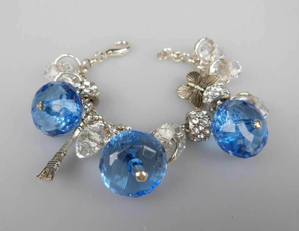 £20.00 - Fab Chunky Blue Bead Crystal Glass Sparkling Diamante Charm Bracelet