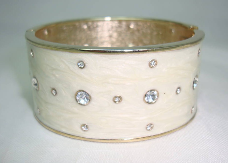 £20.00 - Vintage 80s Chic Wide Cream Enamel Diamante Cuff Bangle Bracelet