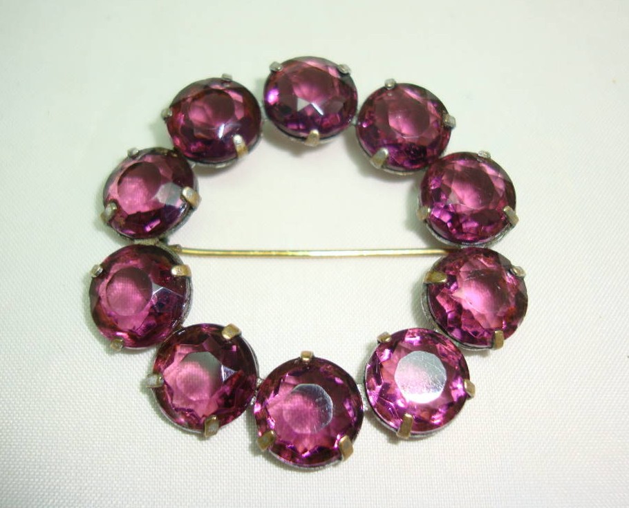 £19.00 - Antique Victorian Beautiful Amethyst Purple Paste Stone Garland Brooch
