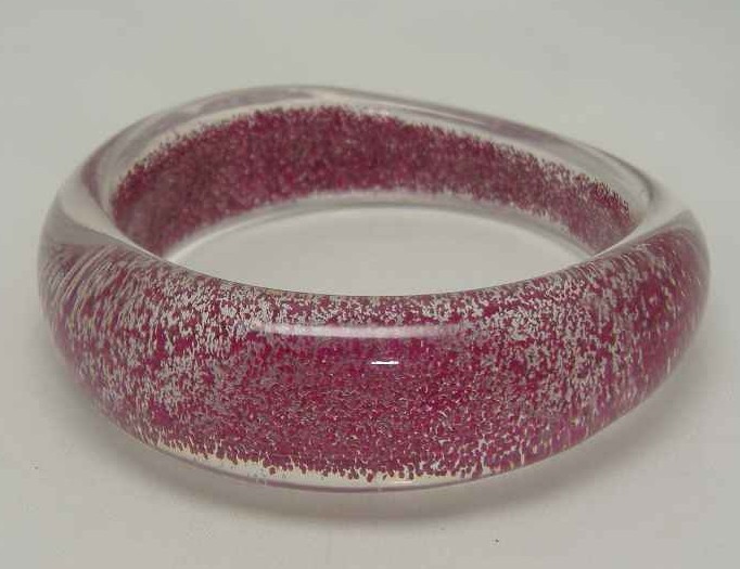 £8.00 - Vintage 70s Clear Lucite Sparkly Pink Bangle Bracelet