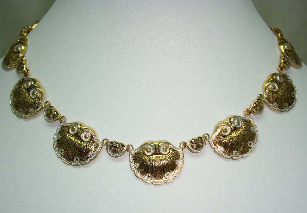 £68.00 - Vintage 50s Toledoware Damascene Shell Design Link Gold Necklace