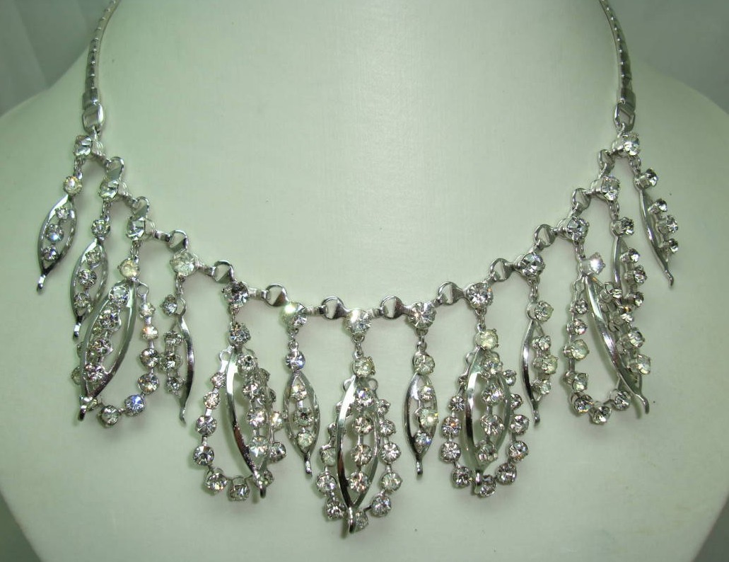 £48.00 - Vintage 50s Glam Diamante Dangle Drop Silver Necklace 