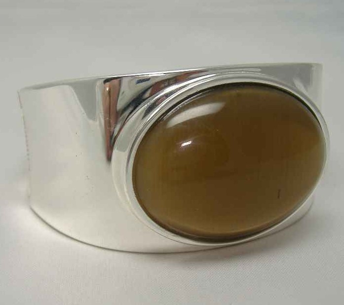 £20.00 - 1950s Style Gold Brown Moonglow Glass Silver Wide Clamper Bracelet